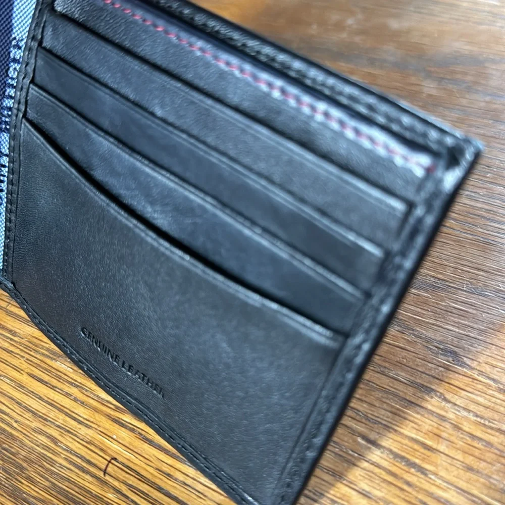 TOMMY HILFIGER Black Leather Bifold Wallet